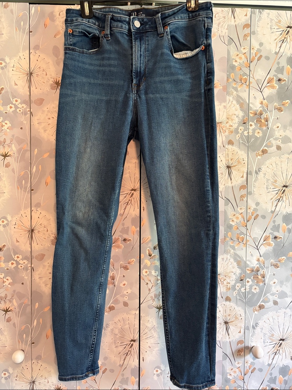 GAP Women's Skinny Jeans in Medium Dark Blue Wash
